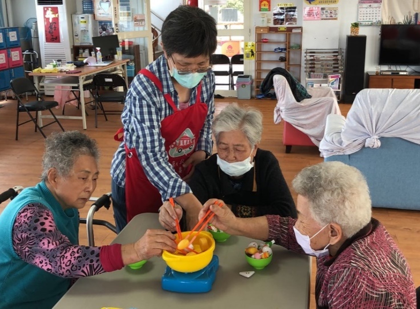 托老中心老人共餐